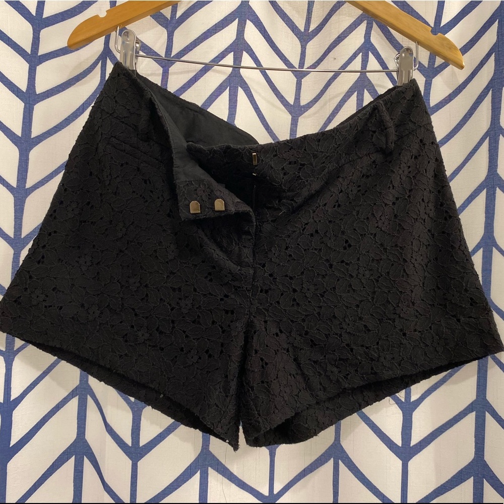 Lace w/ liner LOFT shorts